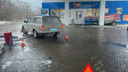 Пенсионер за рулем ГАЗа наехал на ногу девочке на новосибирской АЗС. Мать находилась рядом