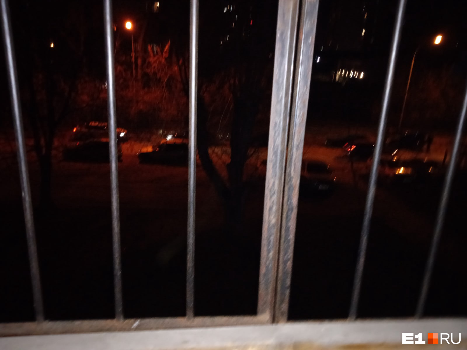 Полиция разыскивает пьяных парней, которые лезли в окно дома на Фрунзе