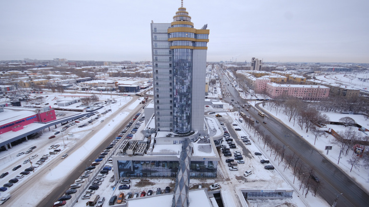 Дорожный подрядчик объяснил, почему дороги в Челябинске будут посыпать солью до самого вечера