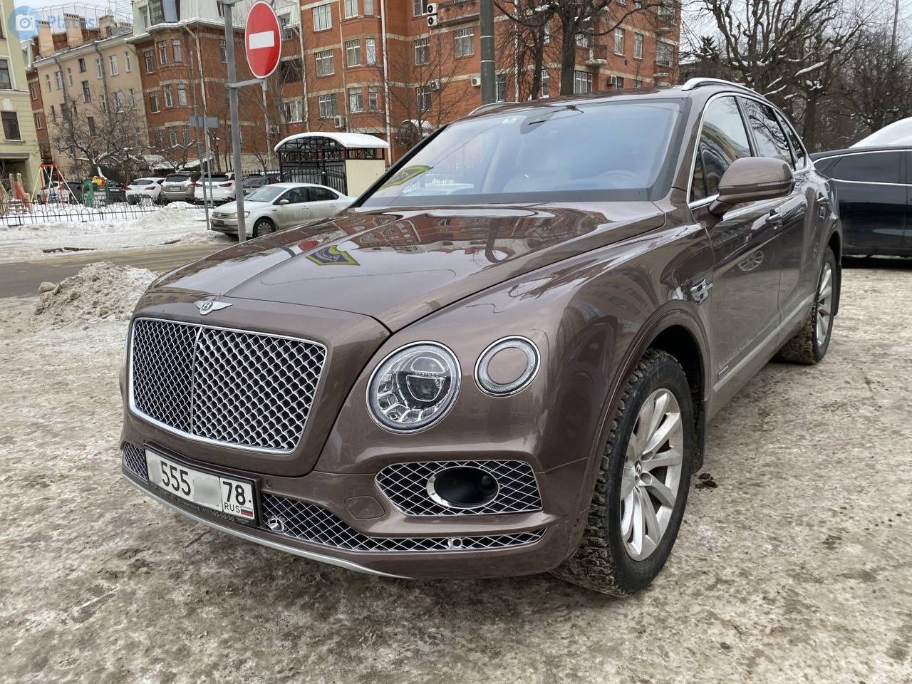 Водителем Bentley, умчавшимся от ГИБДД на «Скандинавии», оказался бывший вице-губернатор Петербурга
