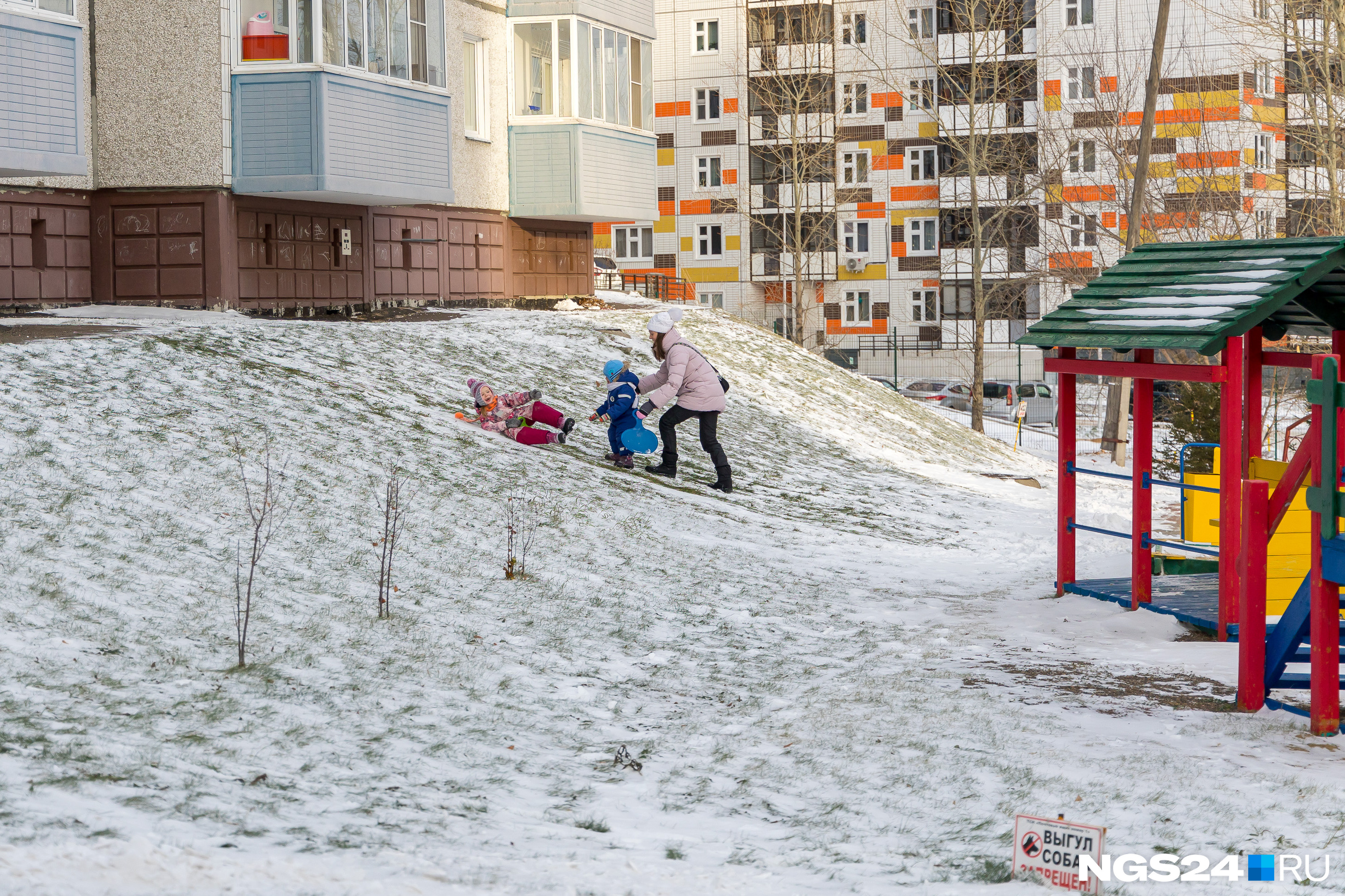 В общем, есть чем занять дитё на прогулке В общем, есть чем занять дитё на прогулке