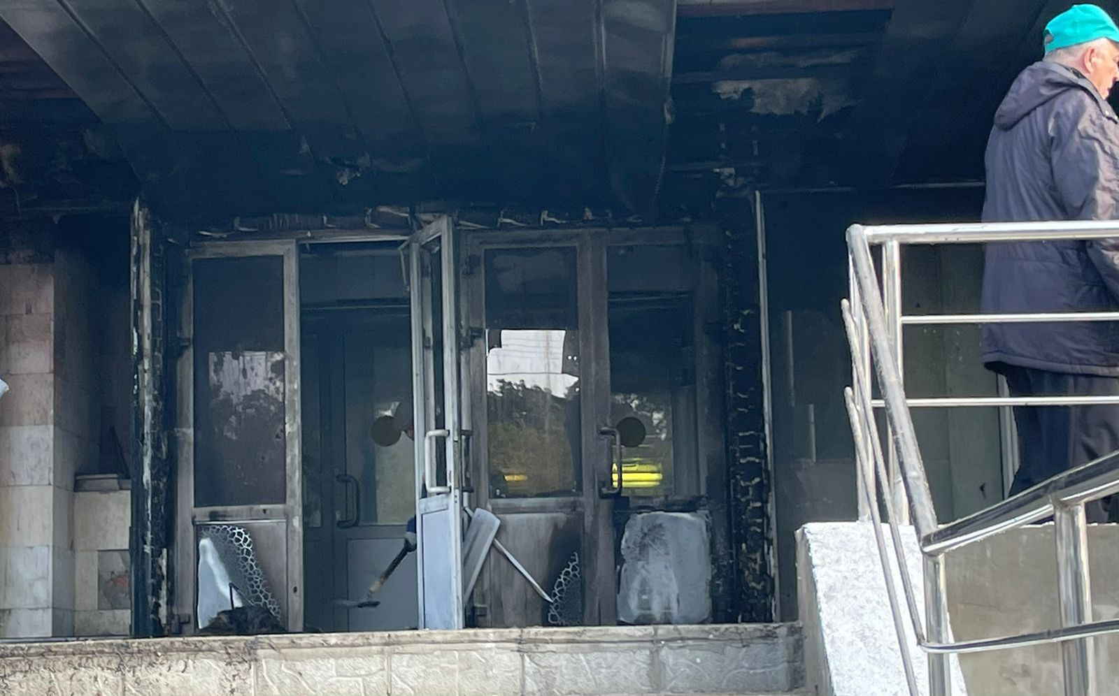 Дом 09 09 2022. Пожар в здании. Разбитое здание. Пожар в Тольятти вчера. Пожар в Иваново.