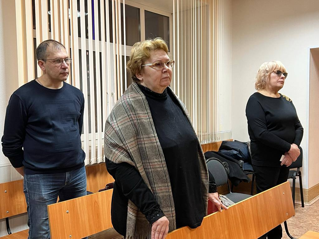 Андрей Гудченко, Светлана Стынина и Елена Камерзанова в суде в 2022 году