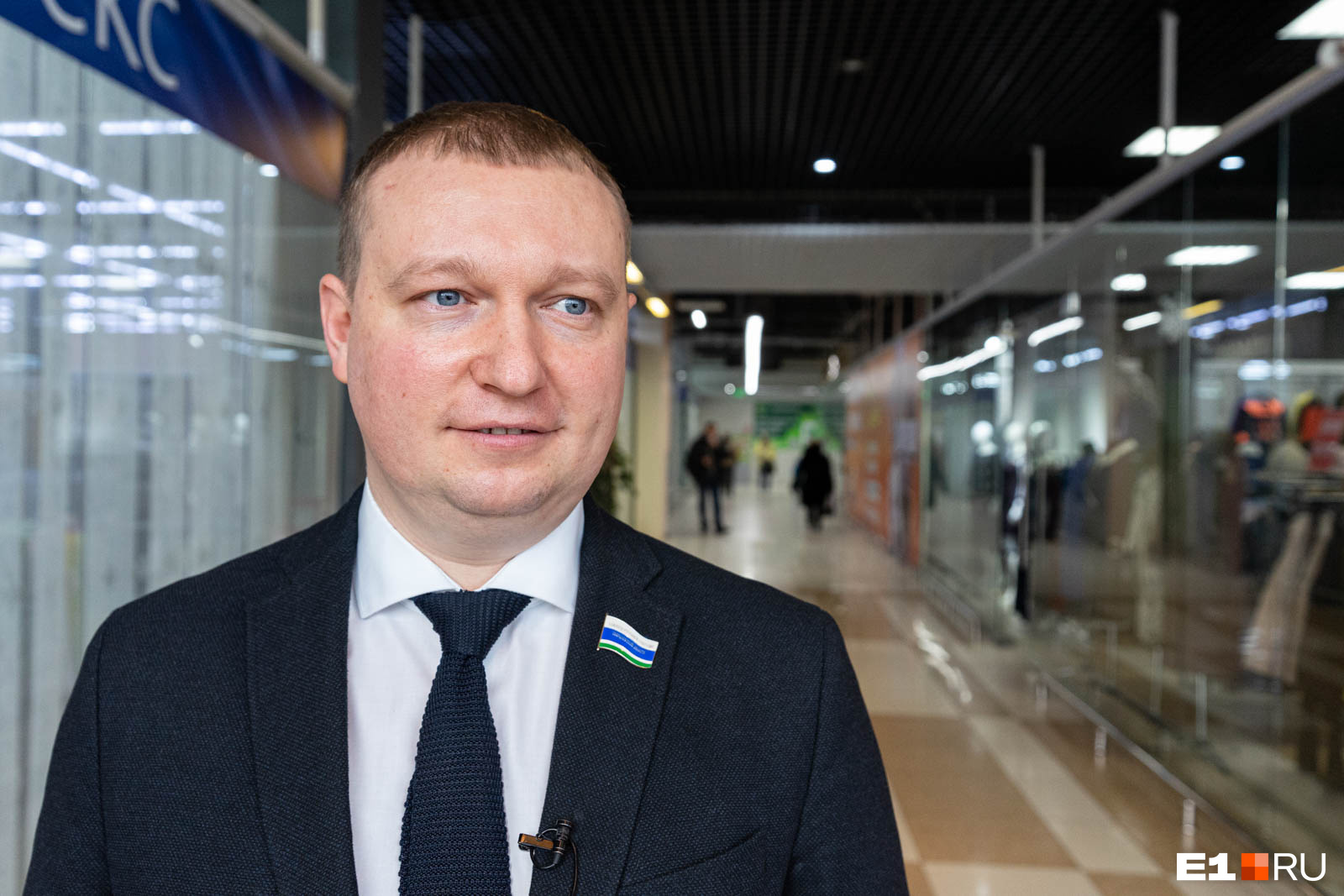 Владимир Смирнов владеет торговыми центрами, самый известный из которых — «Омега» на Уралмаше