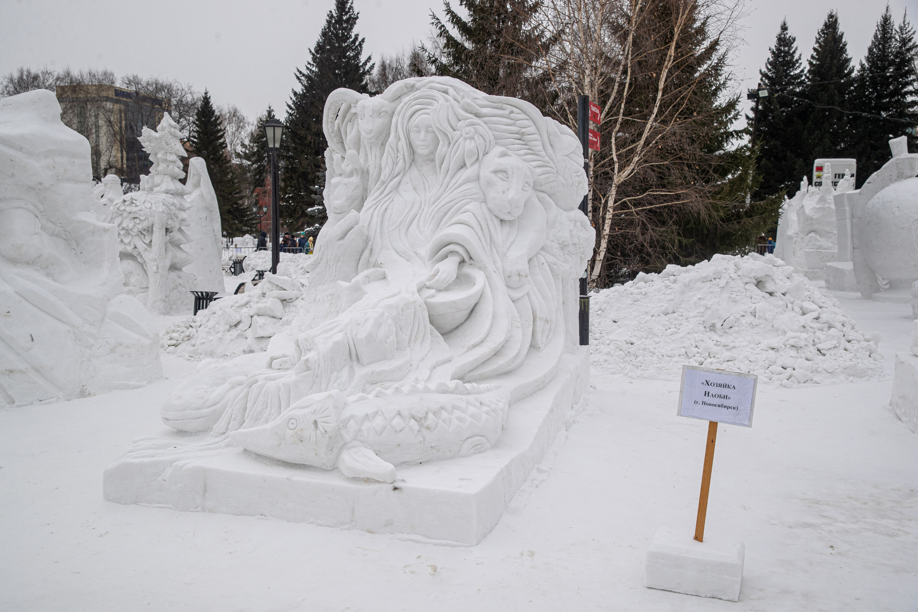 «Хозяйка Наоби» от новосибирских скульпторов не менее прекрасна победителей фестиваля