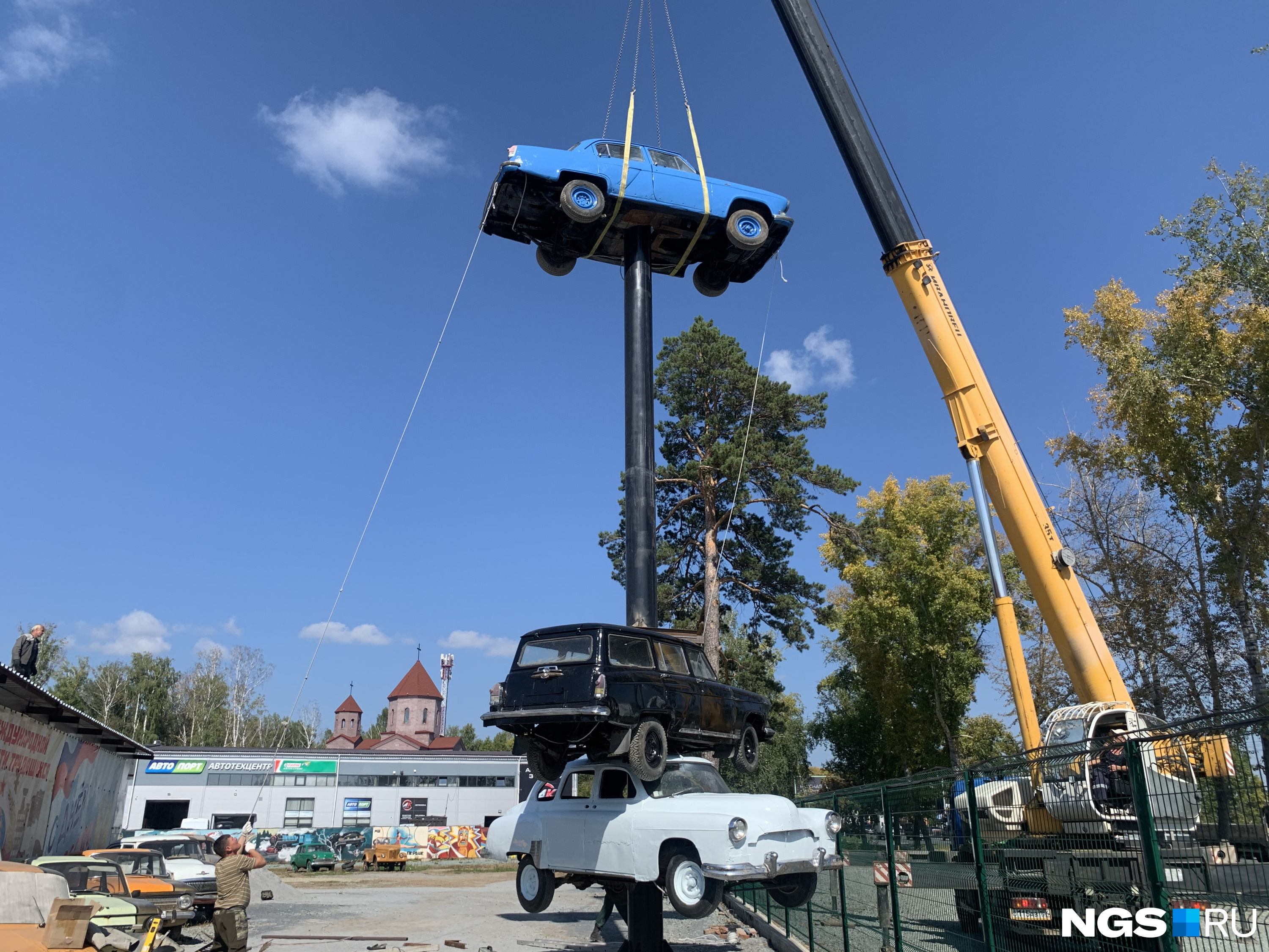 Использовано 7 ретромашин: ЗИС, «Волга» ГАЗ-21, «Москвич», «Запорожец», «Победа» (часть моделей повторяется)