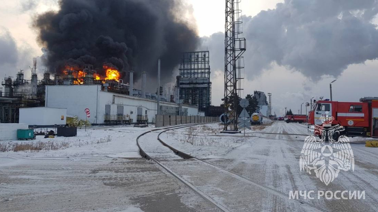 Пожар начался на промплощадке АНХК в Ангарске утром 27 ноября