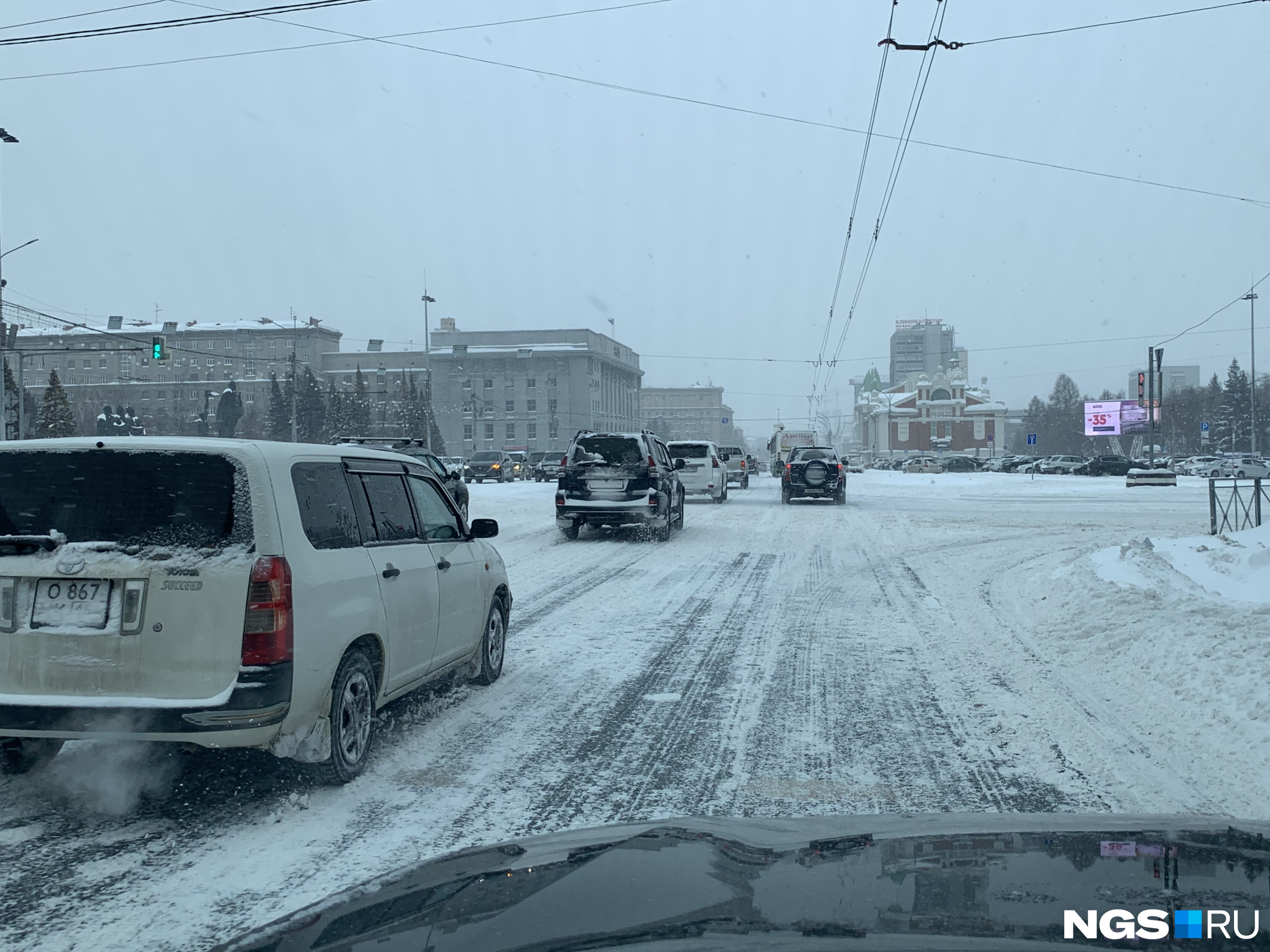 Пошла новосибирск. Снег в НСК. Авто из снега. Новосибирск под снегом. Снег в Новосибирске сегодня фото.
