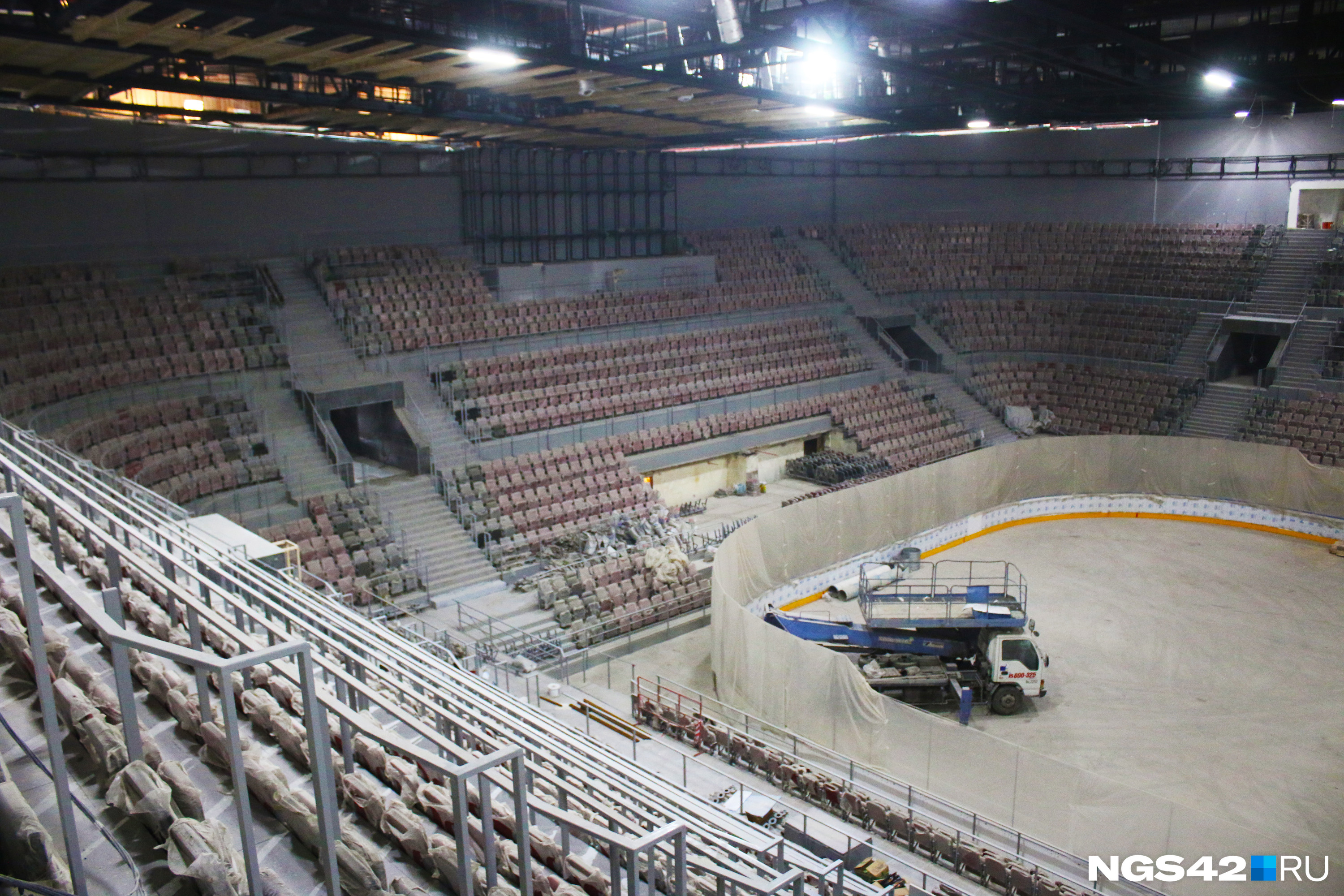 До реконструкции на арене могли одновременно разместиться 7533 зрителя. Ожидается, что после ремонта вместимость стадиона практически не изменится