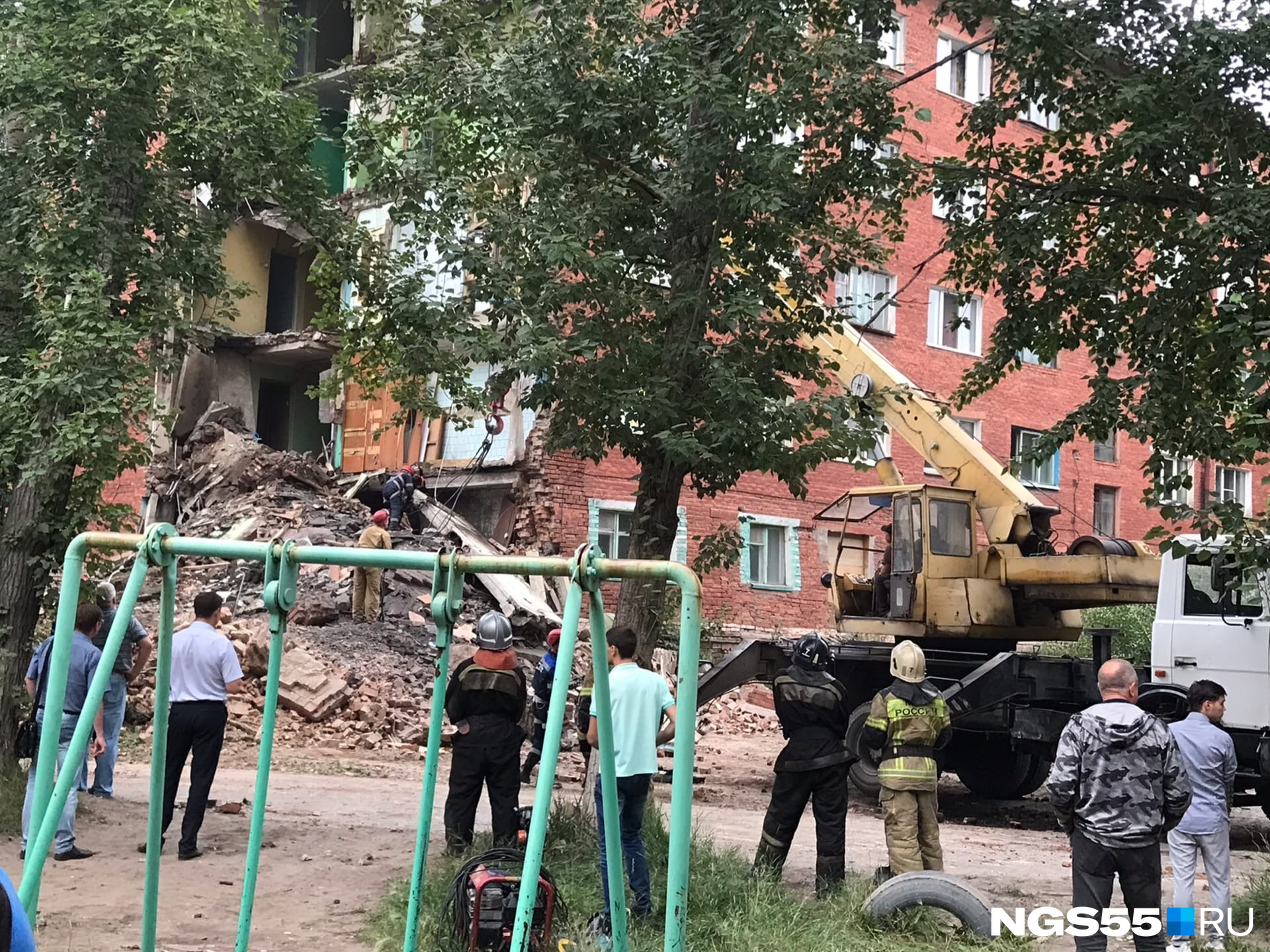 Главное, чтобы не задеть оставшиеся стены Главное, чтобы не задеть оставшиеся стены