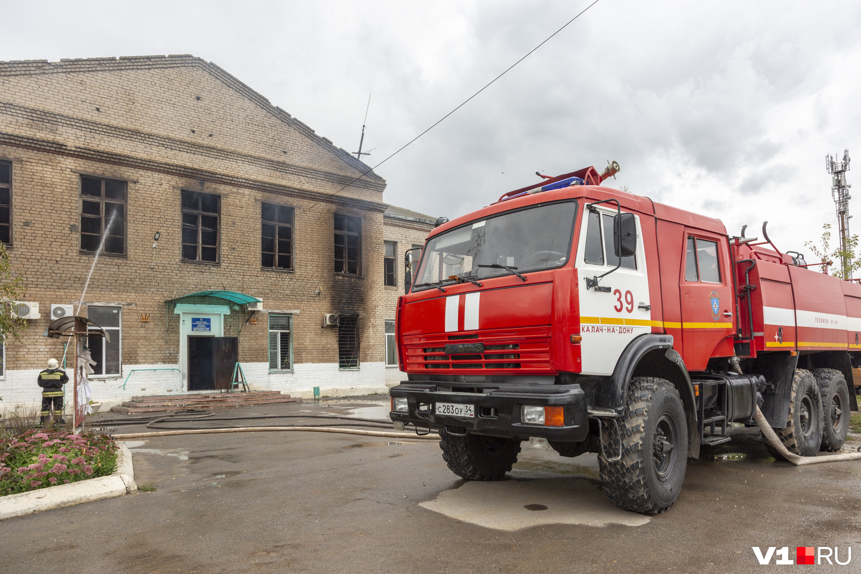 Своей пожарной части в Береславке нет. Пожарным расчетам потребовалось 50 минут, чтобы доехать