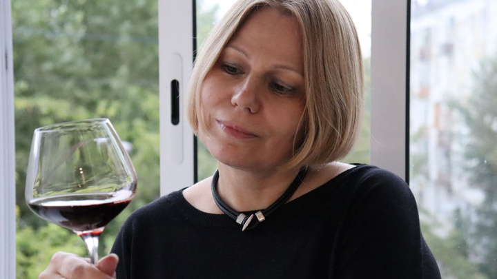«Чем больше знаешь, тем меньше пьешь». Сомелье из Екатеринбурга — о том, почему каждому нужно изучать вино