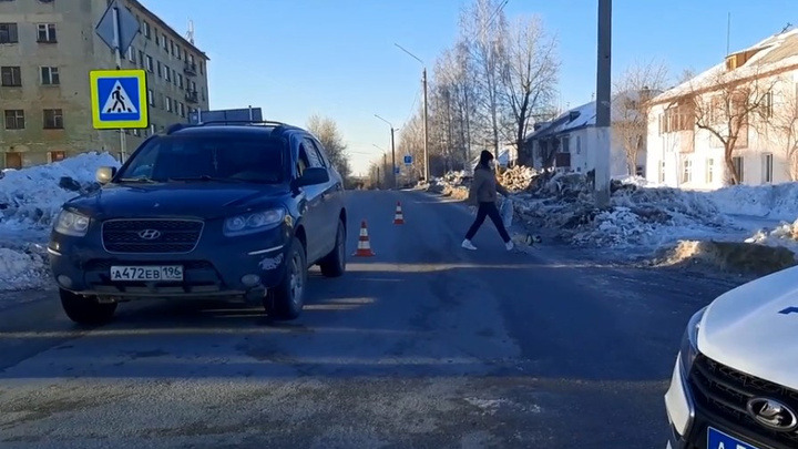 В уральском городе кроссовер снес школьницу на пешеходном переходе