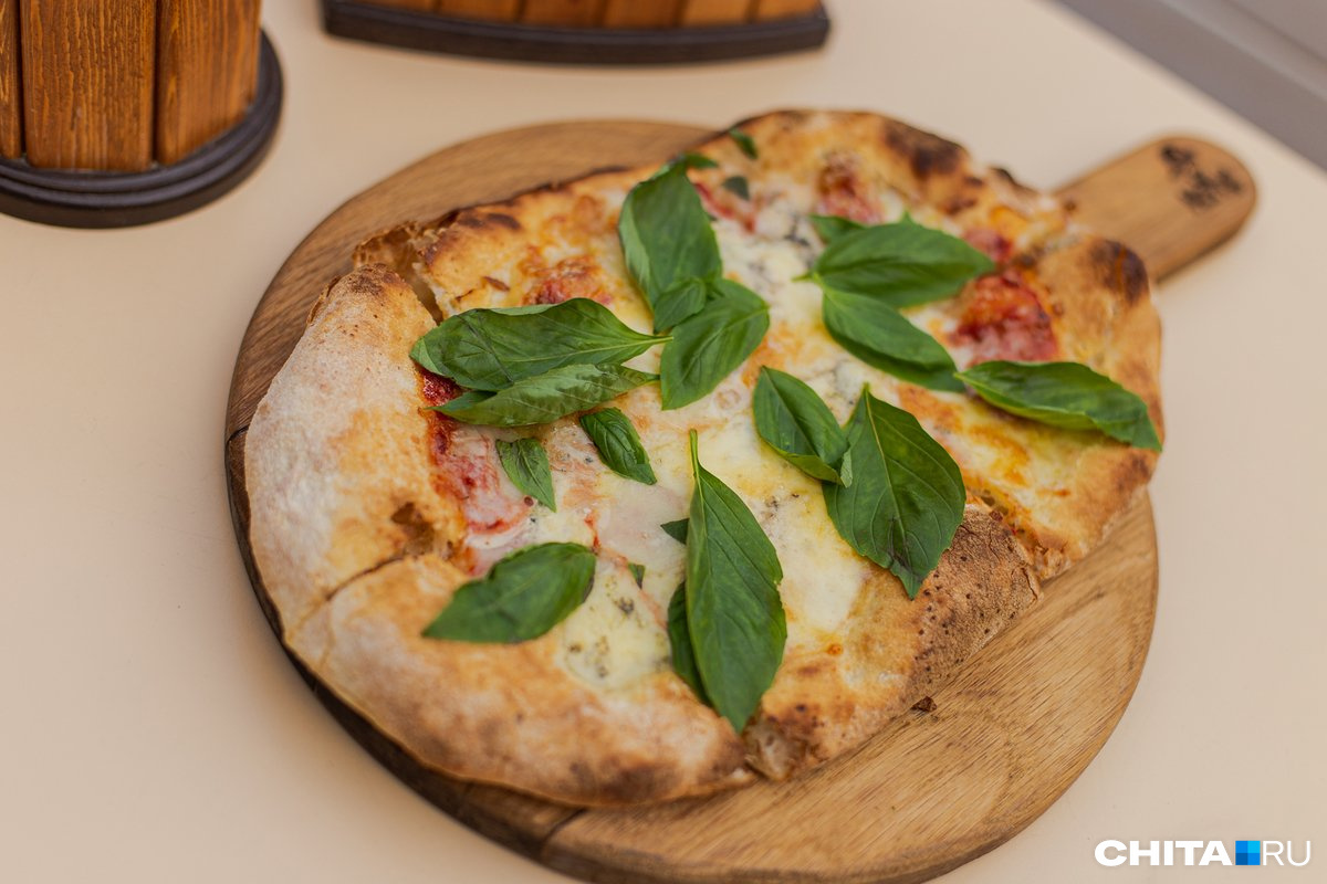 Профессиональные пиццайоло из Неаполя называют черные точки на корочке пиццы и на ее дне «леопардовыми пятнами»