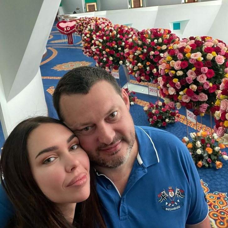 Сейчас Алексей Шаповалов живет в Объединенных Арабских Эмиратах вместе с супругой