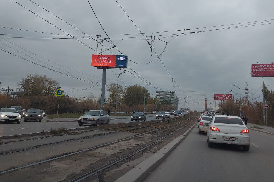 Не пытайтесь покинуть ЖБИ: на Высоцкого и Сыромолотова встали трамваи