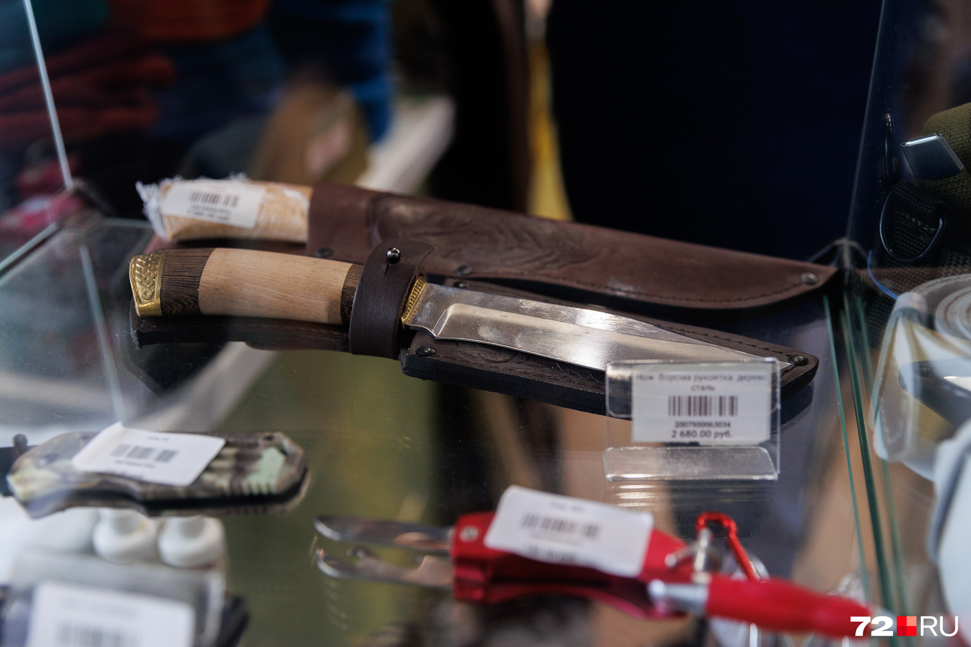 Такие и подобные ножи покупают получившие повестку тюменцы, стоимость — около 2600 рублей