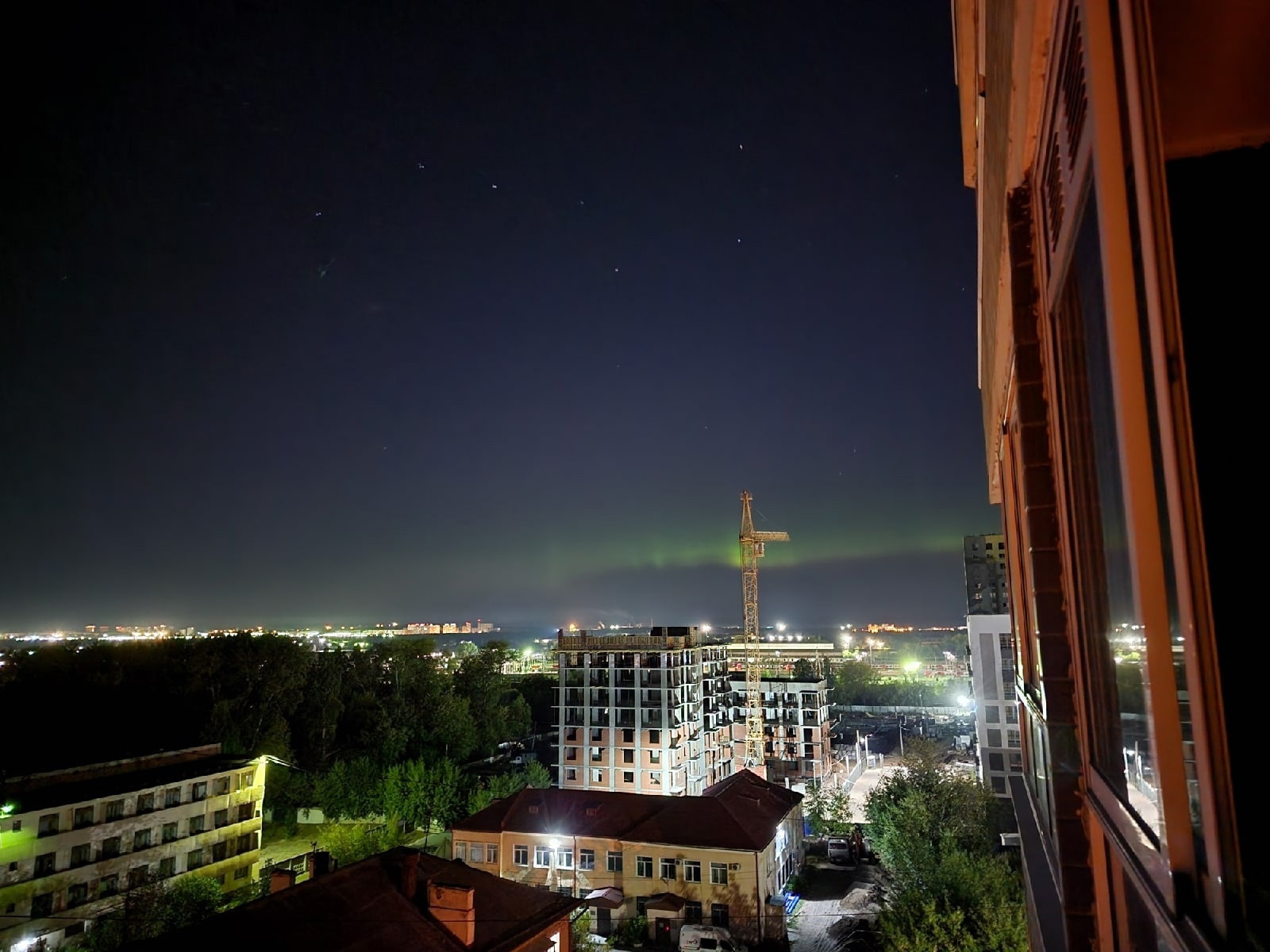 Полярное сияние ночью 19 августа в Перми. Вид с Паркового