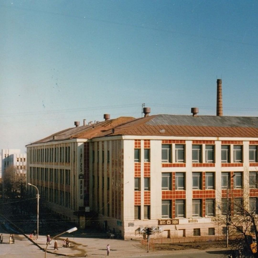 Так здание фабрики выглядело в 1995 году