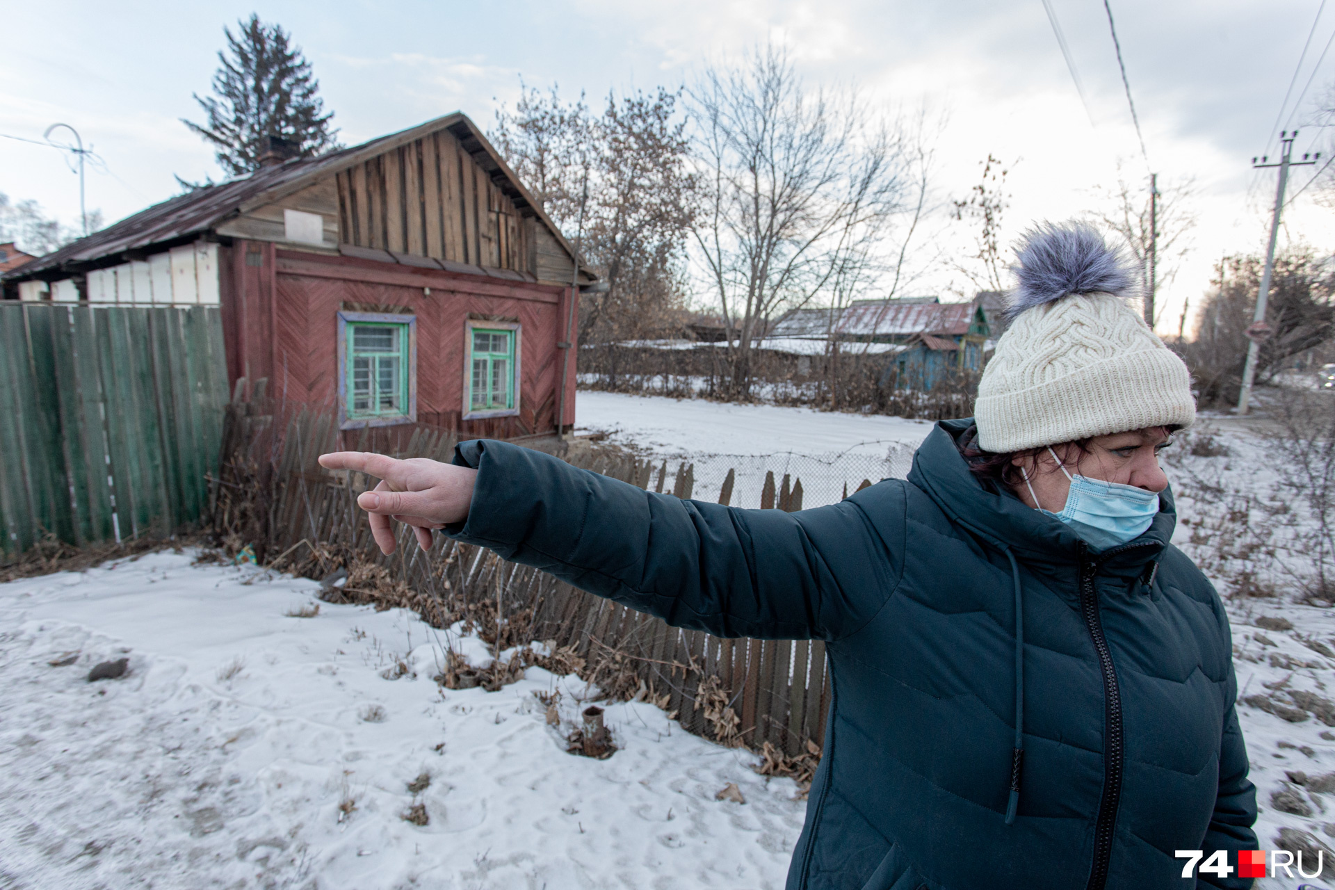 Елена боится, что если в поселке проложат магистраль, ее дом пойдет под снос... Елена боится, что если в поселке проложат магистраль, ее дом пойдет под снос...