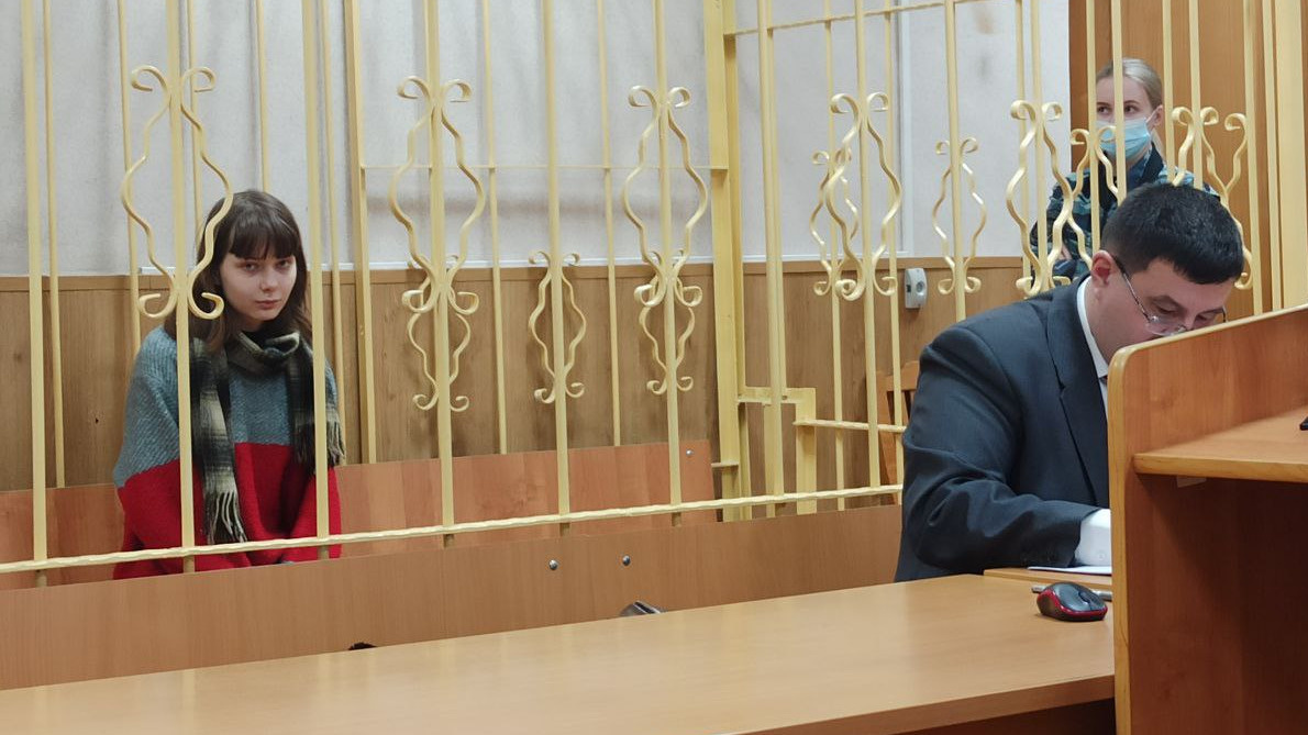 Архангельскую студентку отправили под домашний арест. Ее судят за позицию по СВО