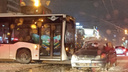 Автобус врезался в легковушку в центре Новосибирска