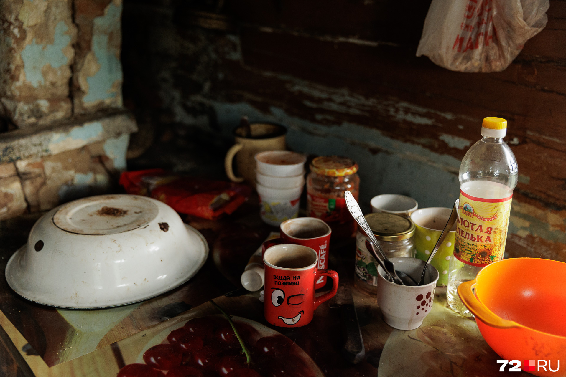 Воду для чая и для того, чтобы помыть посуду, Хусаин берет из колодца. Он находится прямо возле его дома