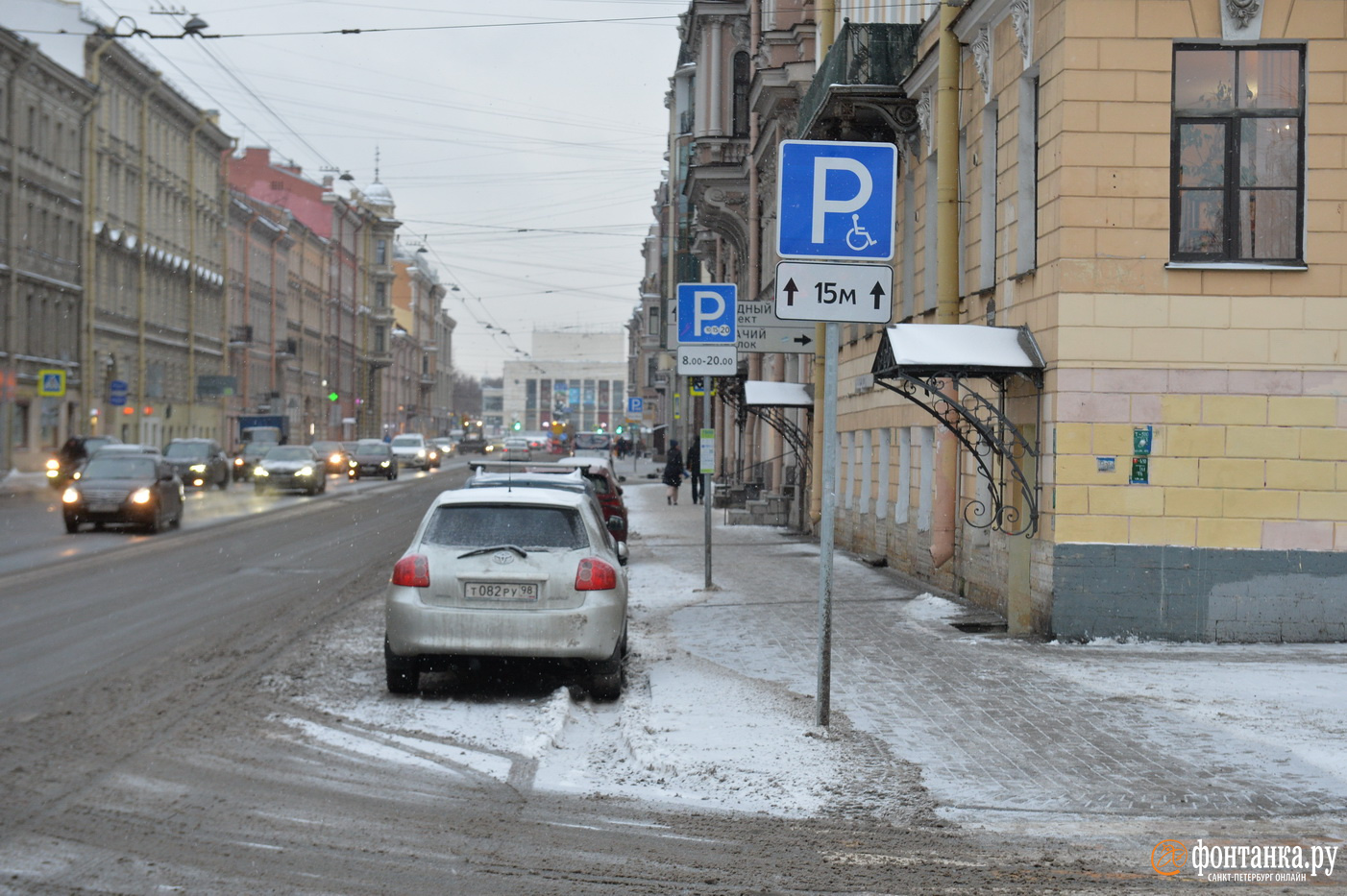 Как убирают от снега зону платной парковки в Петербурге в 2022 г. - 9  декабря 2022 - ФОНТАНКА.ру