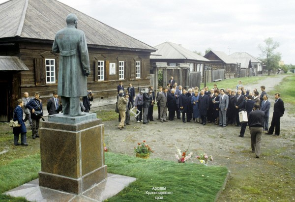 Горбачев в музее Ленина в Шушенском