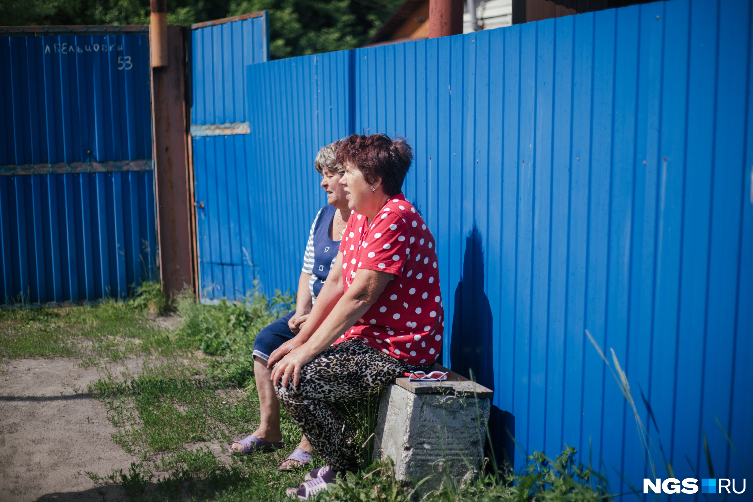 Район нахаловка. Женщина на даче. Соседка на даче. Нахаловка Пенза. Нахаловка Новосибирск.