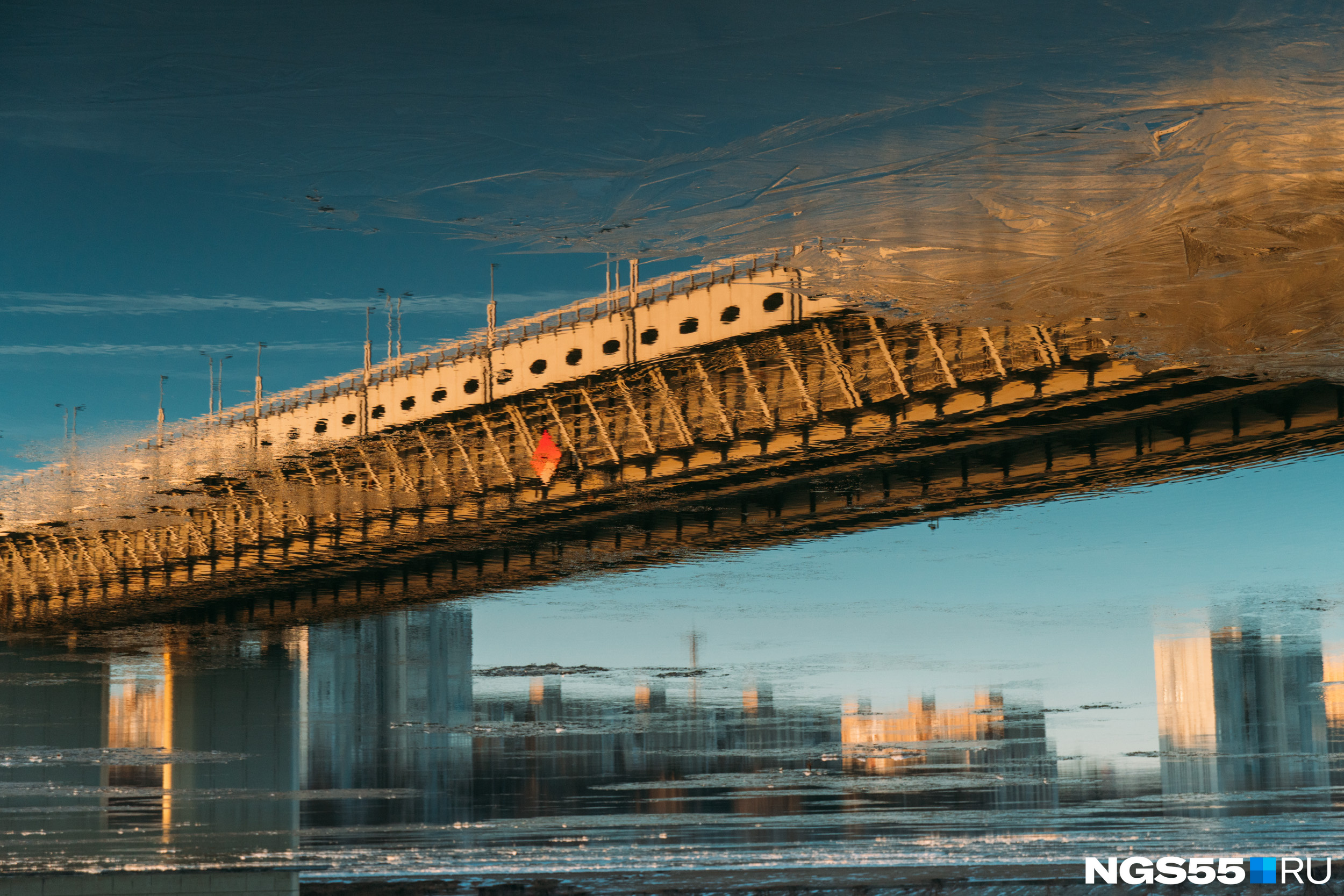 Что это — мост? А вот и нет, это всего лишь отражение реальности