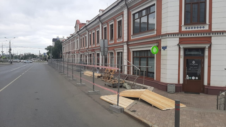 На улице Петропавловской в Перми рядом с краевой администрацией появится теплый тротуар