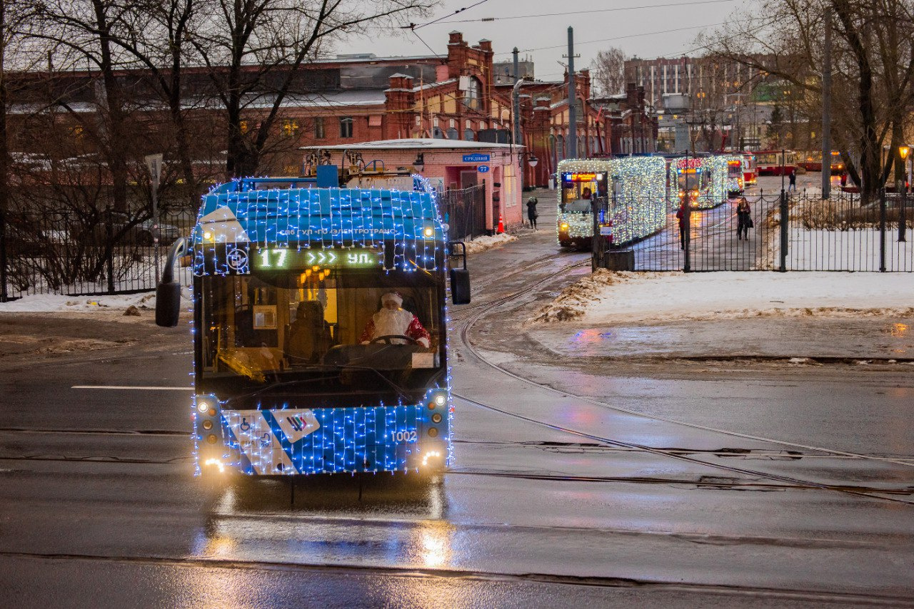 Стало известно, какие автобусы и трамваи будут работать в Петербурге всю новогоднюю ночь