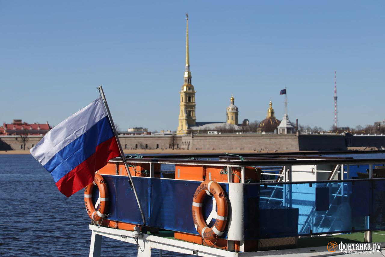 речные экскурсии в санкт-петербурге 2022. петербург апрель 2022. каналы питера без воды. питер в апреле. ночной санкт-петербург.