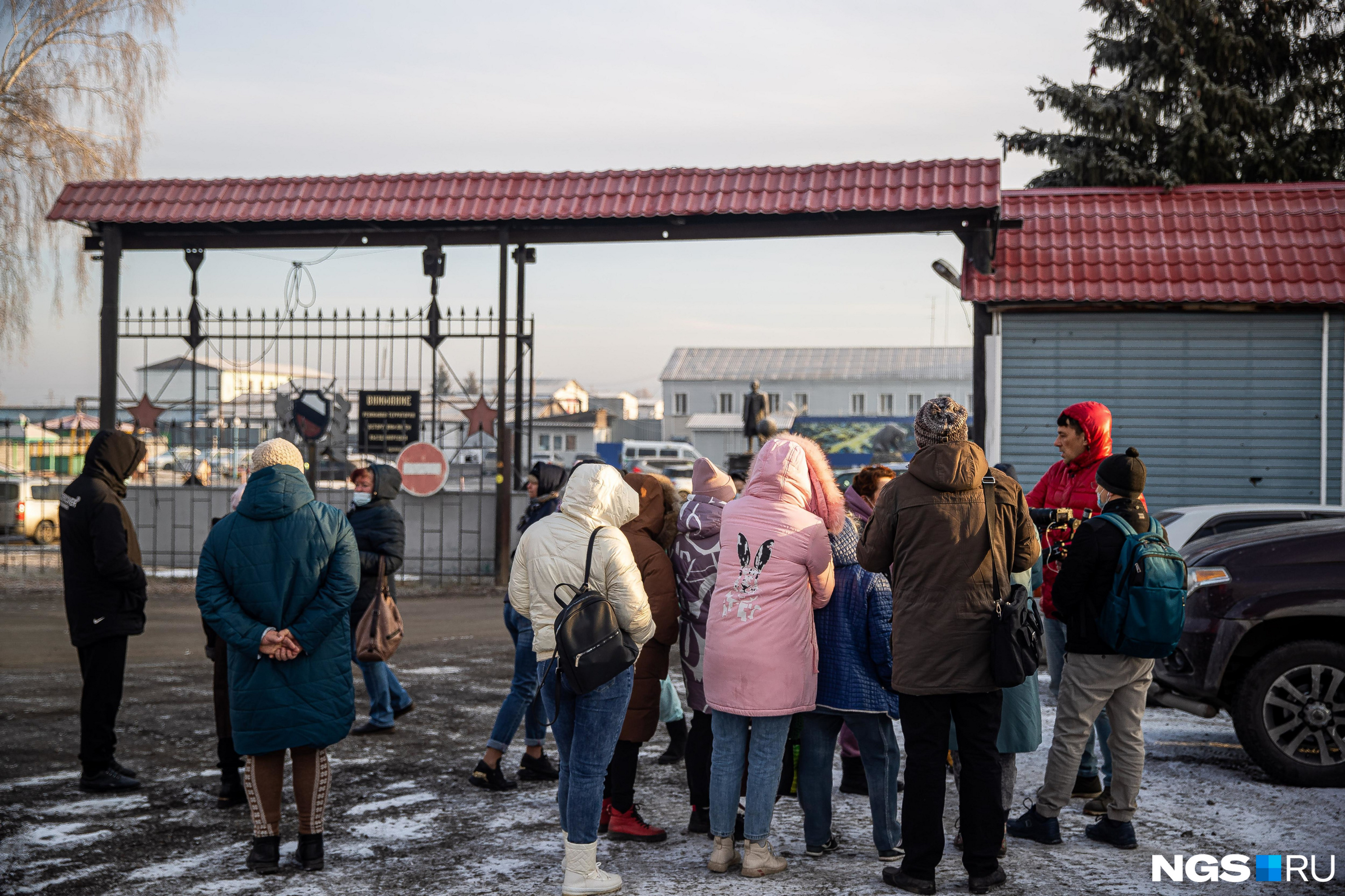 Воспрепятствовать вербовке заключенных в ИК-14 в Тогучине пришли родственницы мужчин Воспрепятствовать вербовке заключенных в ИК-14 в Тогучине пришли родственницы мужчин
