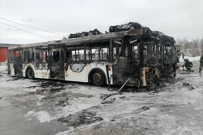 Сгорели автобусы питерского перевозчика