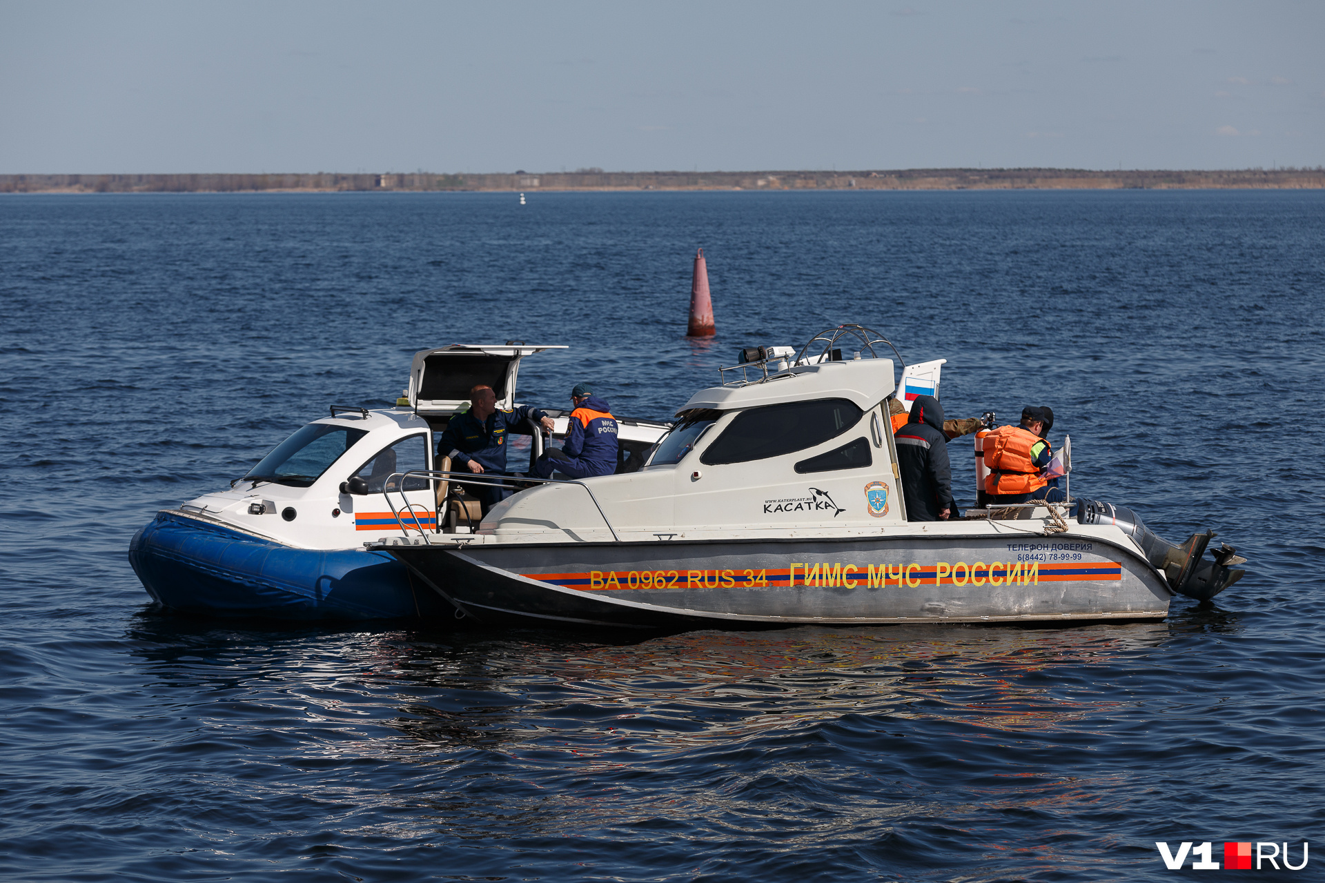 Лодка казанка перевернулась. Трагедия на норилке перевернулся катер сентябрь 2022. Авария катера в санкт петербурге. Катер на водохранилище. Катер перевернулся.
