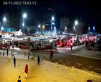 Караван из автобусов возле Центрального рынка Караван из автобусов возле Центрального рынка