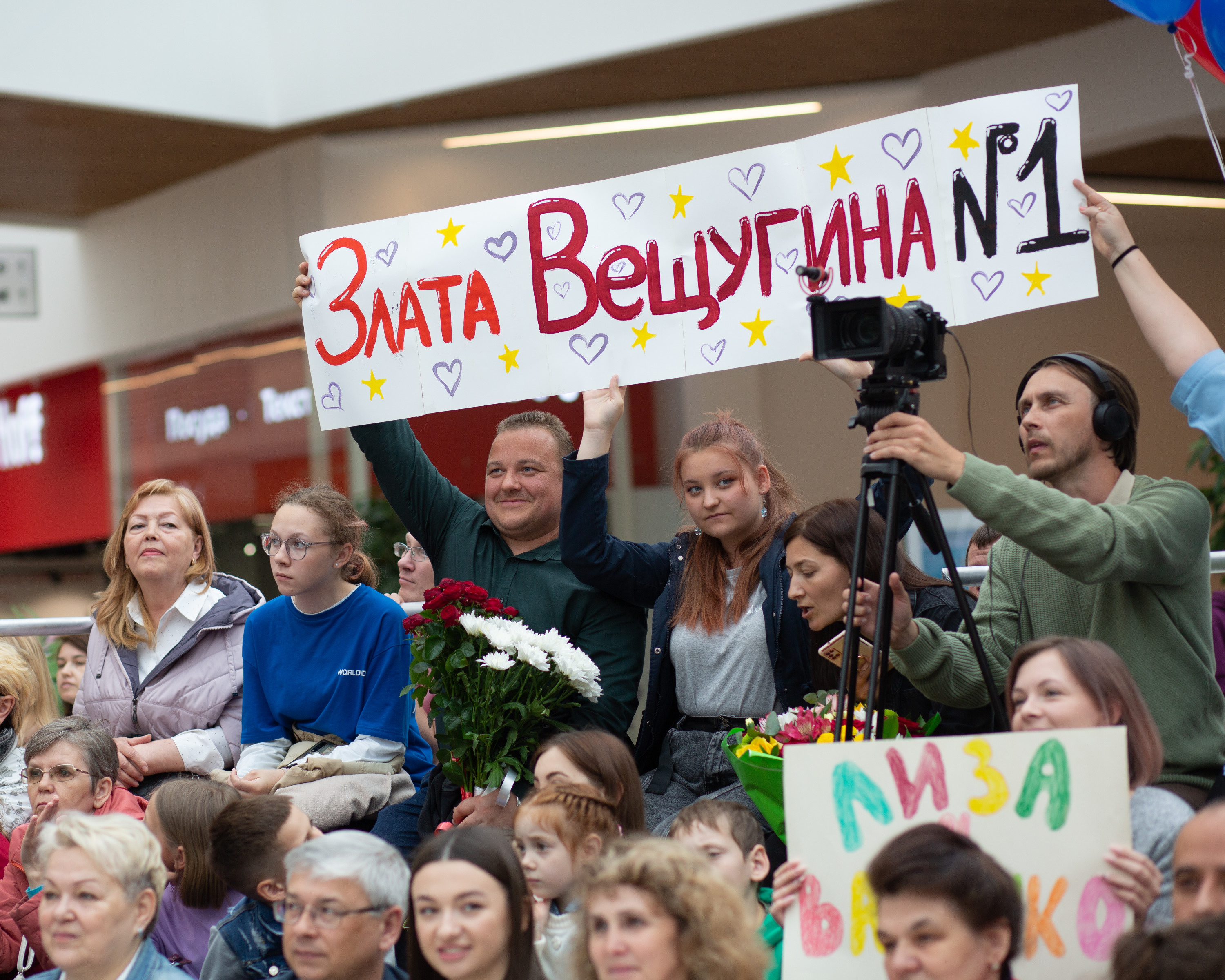 В зрительном зале собрались настоящие болельщики В зрительном зале собрались настоящие болельщики