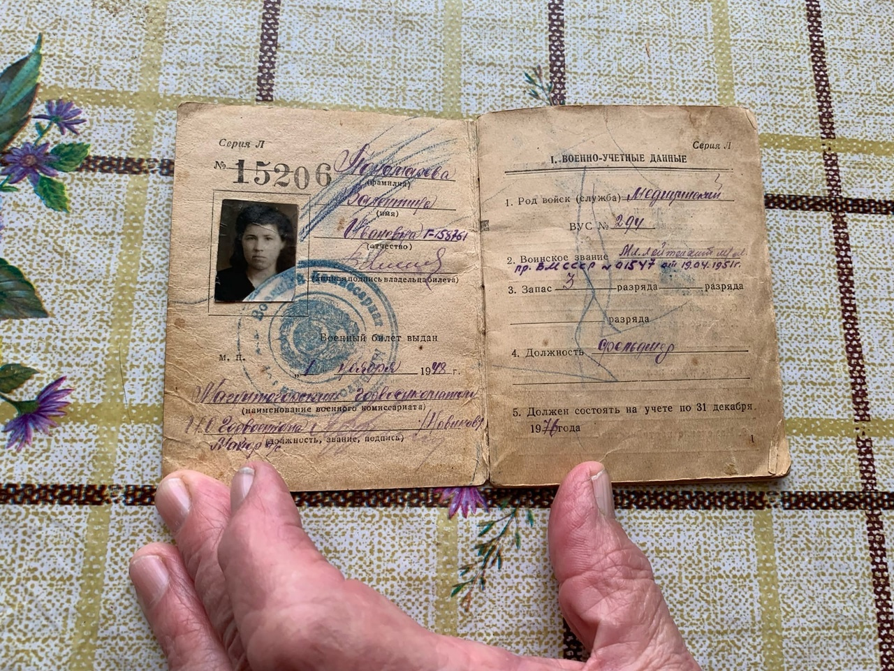 В Мариуполе остались документы Валентины Ивановны как ветерана Великой Отечественной. Захватить при эвакуации удалось не всё