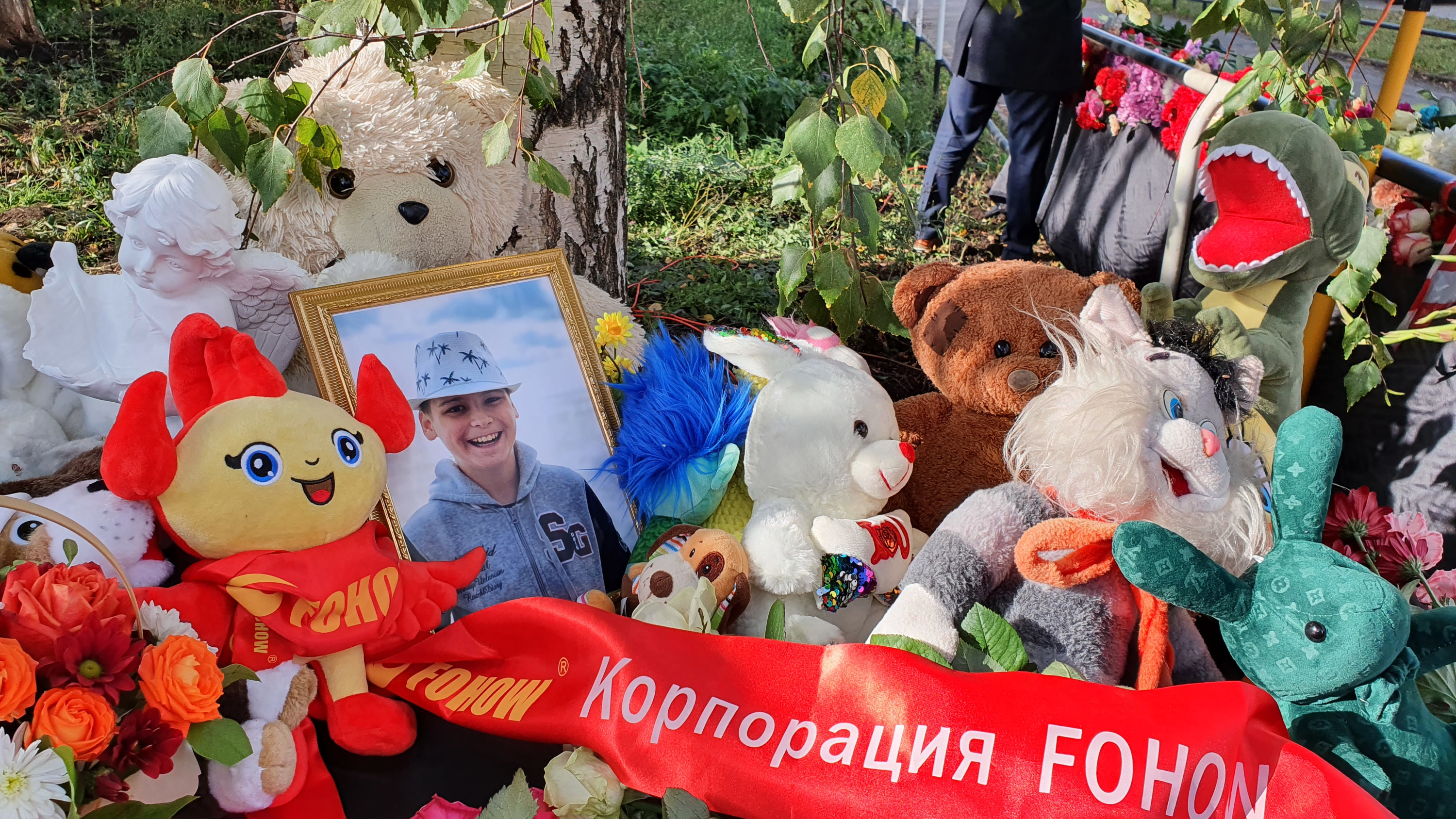 Погибли 11 детей и 6 взрослых. Всё о трагедии в Ижевске, где мужчина устроил стрельбу в школе