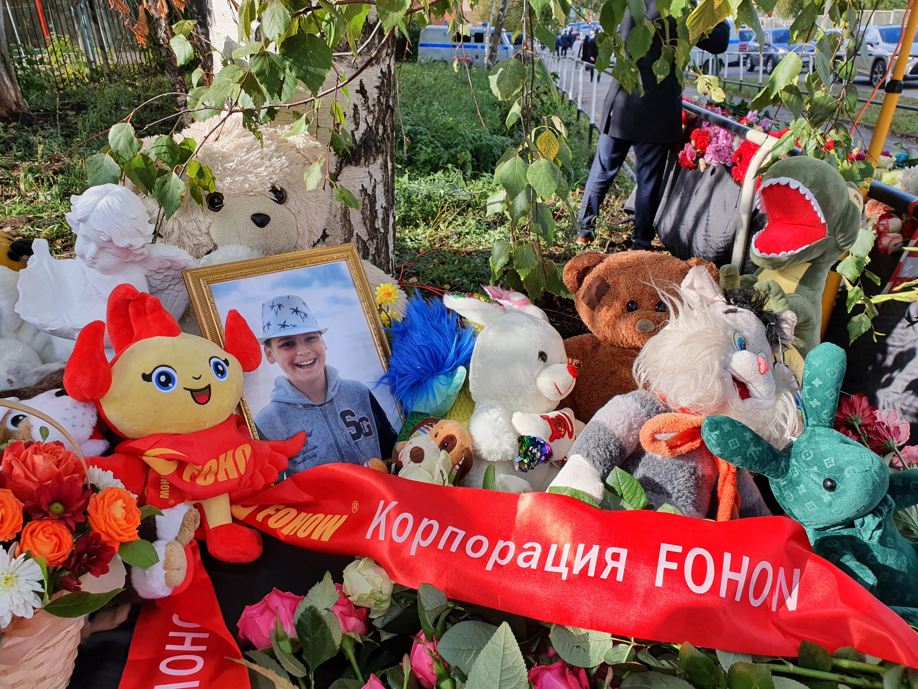 Погибли 11 детей и 6 взрослых. Всё о трагедии в Ижевске, где мужчина устроил стрельбу в школе