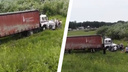 «Нива» попала под колеса грузовика в Новосибирской области — машины вынесло на обочину
