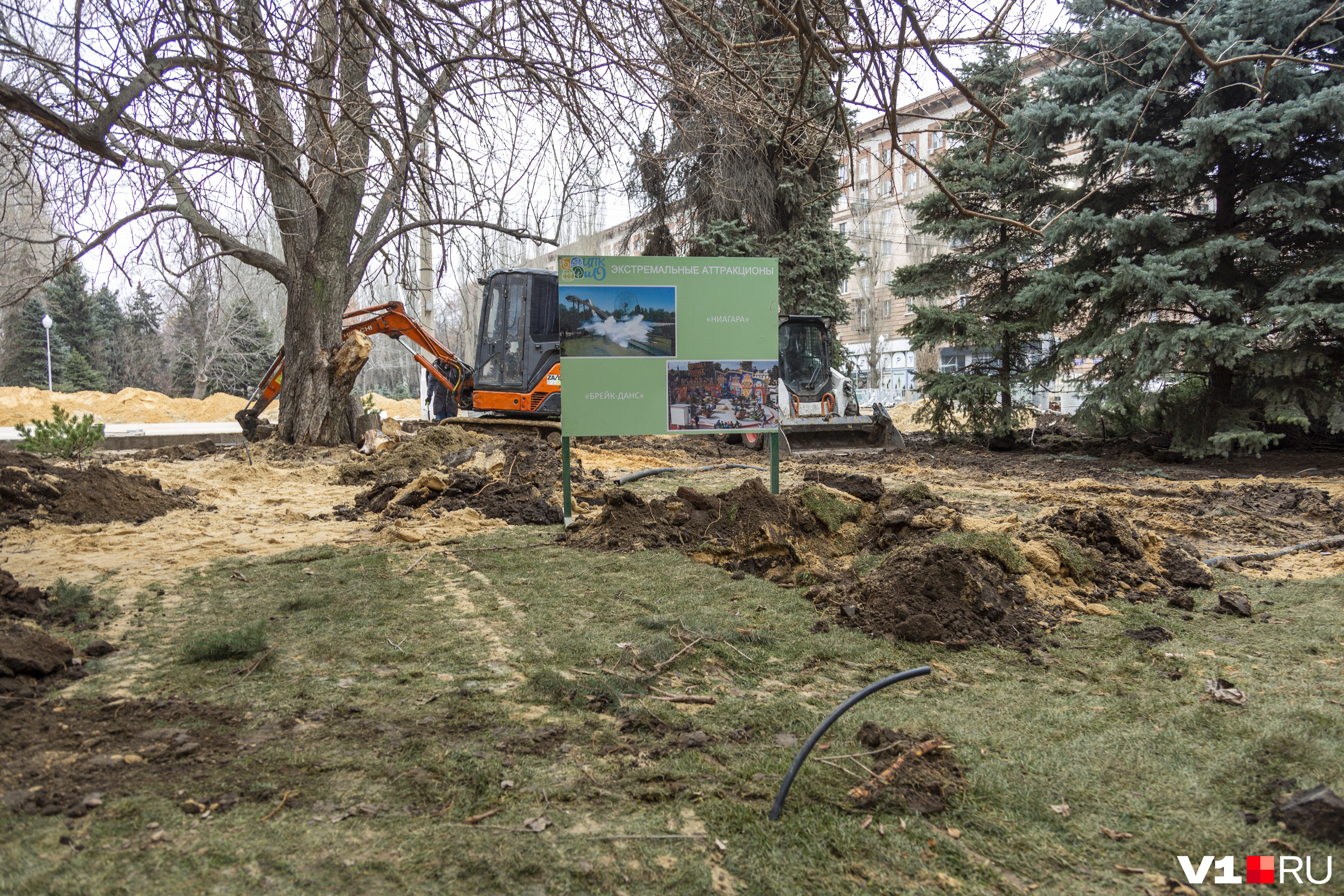 На плакате надпись «Экстремальные аттракционы». Выглядит очень похоже На плакате надпись «Экстремальные аттракционы». Выглядит очень похоже