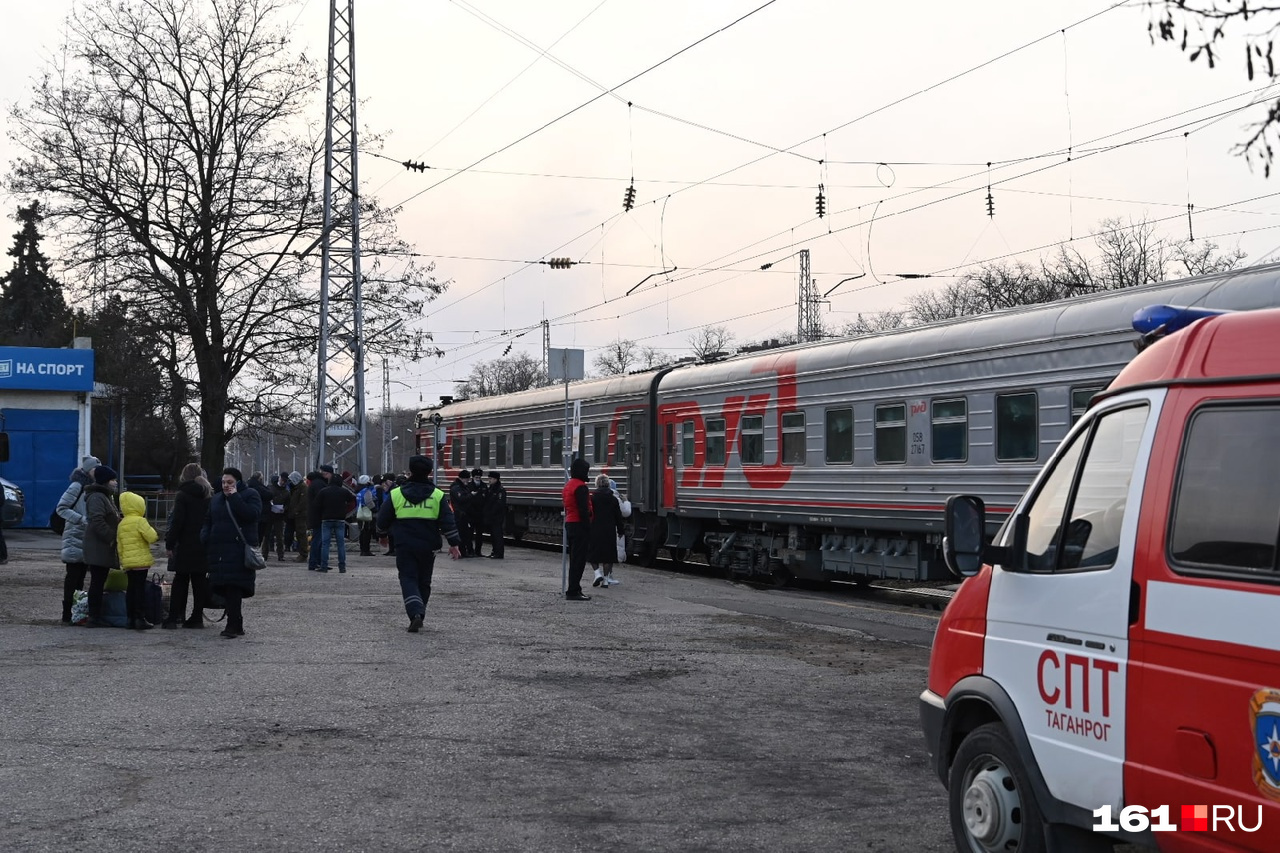 Это отъезжает первый поезд Это отъезжает первый поезд
