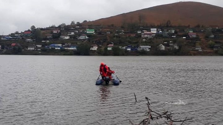 В Челябинской области мужчина погиб во время прогулки на моторной лодке по городскому пруду