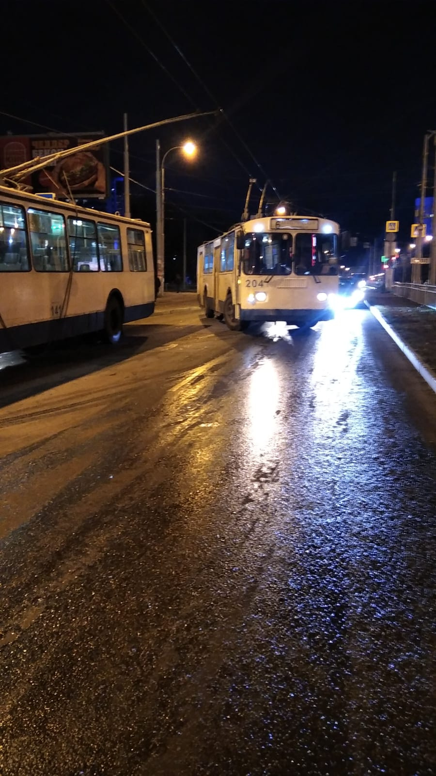 Троллейбусы встали из-за потопа