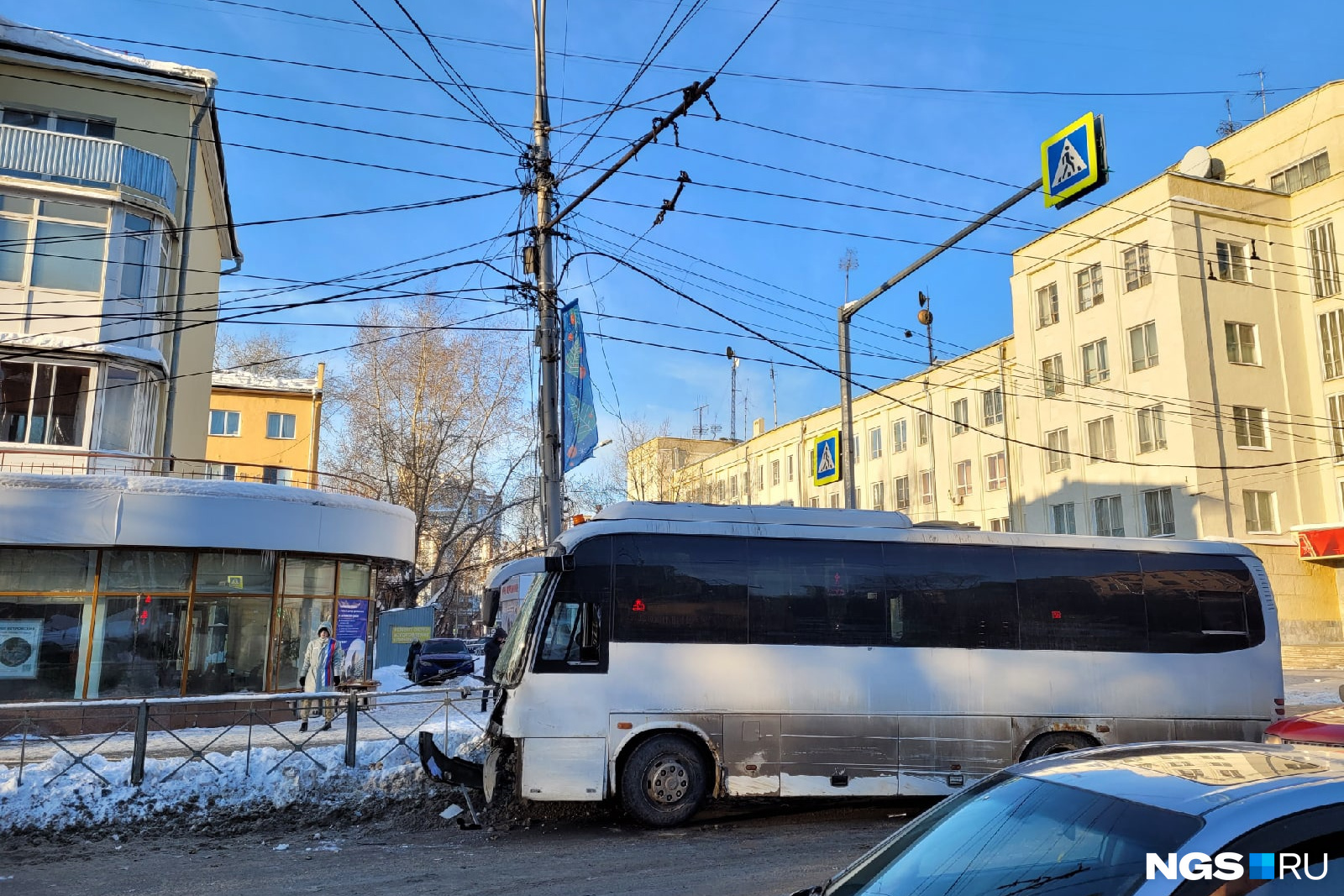 Едем новосибирск. Авария с автобусом 28 сегодня Новосибирск. Красный проспект 50 Новосибирск. Красный просп., 29,. Красный проспект 59 Новосибирск.