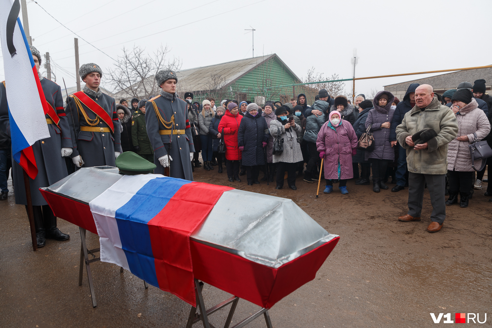 Украина 15 погибших. Мертвые украинские военные. В Волгограде похоронили погибшего на Украине.