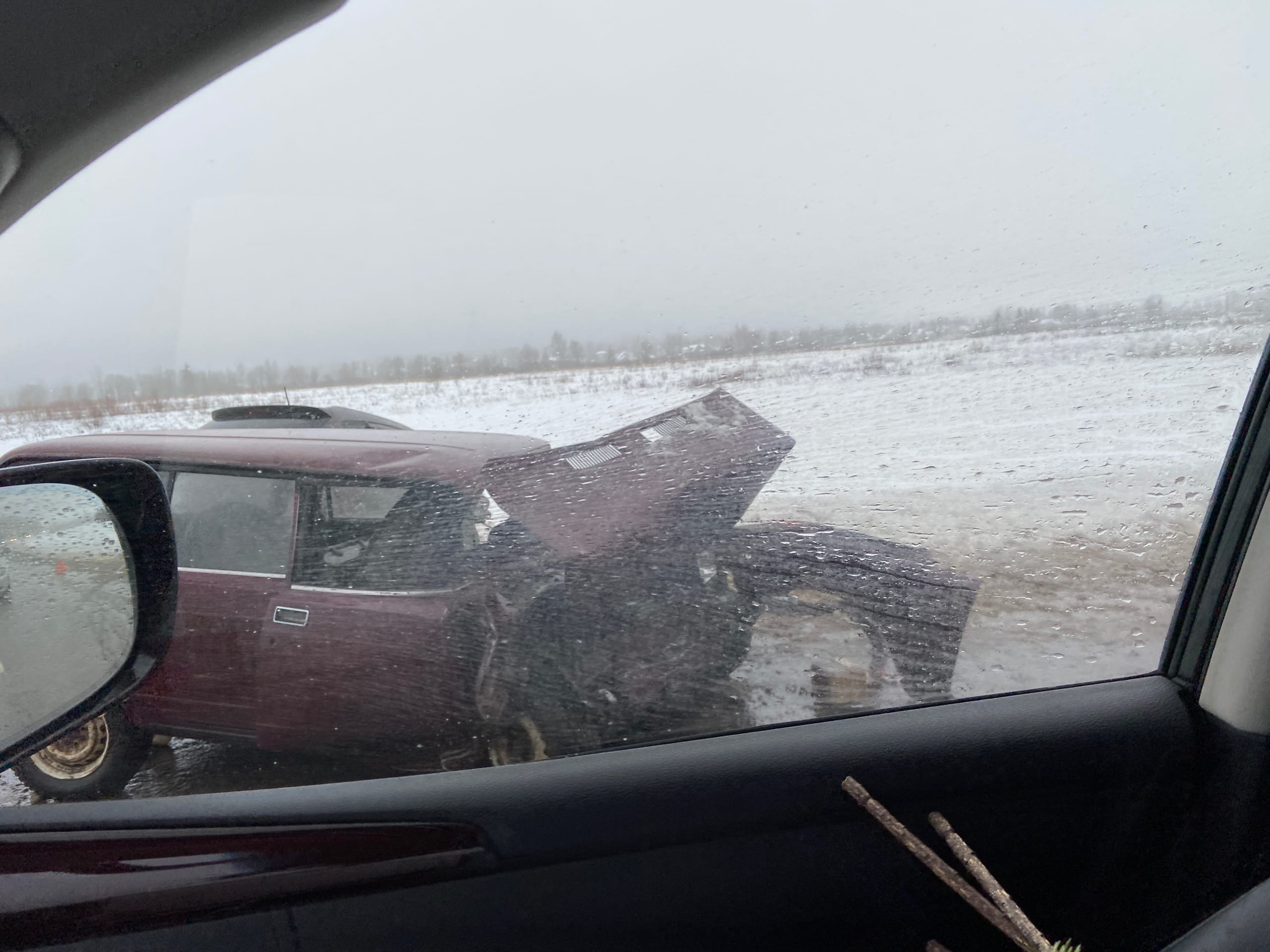 Девочка и трое взрослых пострадали в ДТП под Вырицей: мотор вошёл в салон  «Жигулей» - 5 января 2022 - ФОНТАНКА.ру